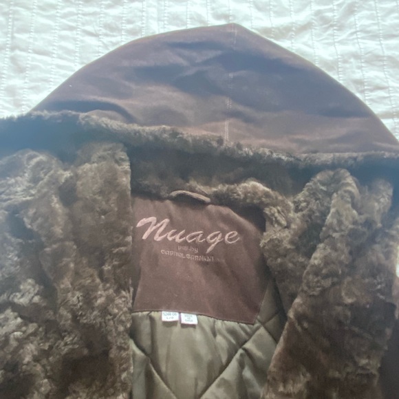 Brown trench coat with fur hood - Picture 5 of 8